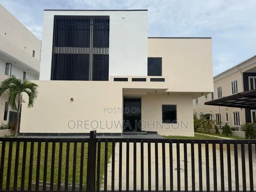 4bdrm Mansion in Lekki for sale