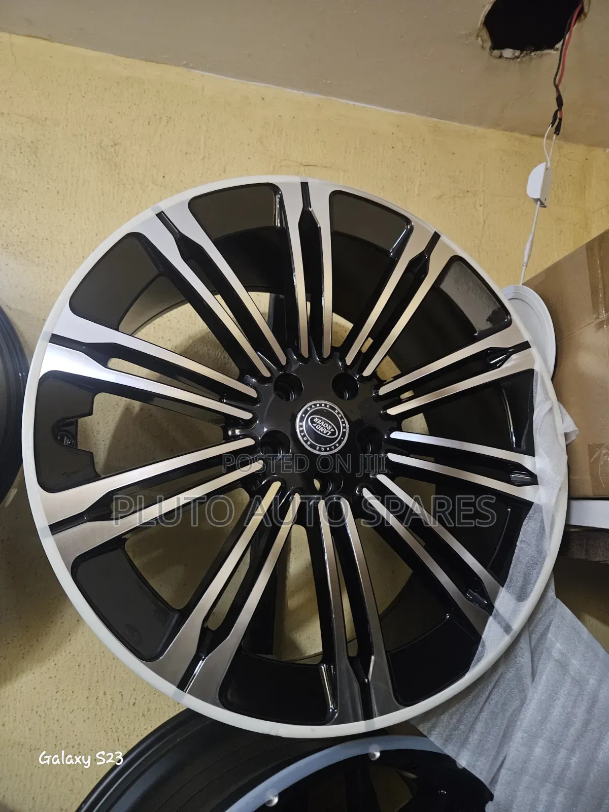 22-Inch Range Rover Alloy Rims — The Ultimate Luxury Upgrade!