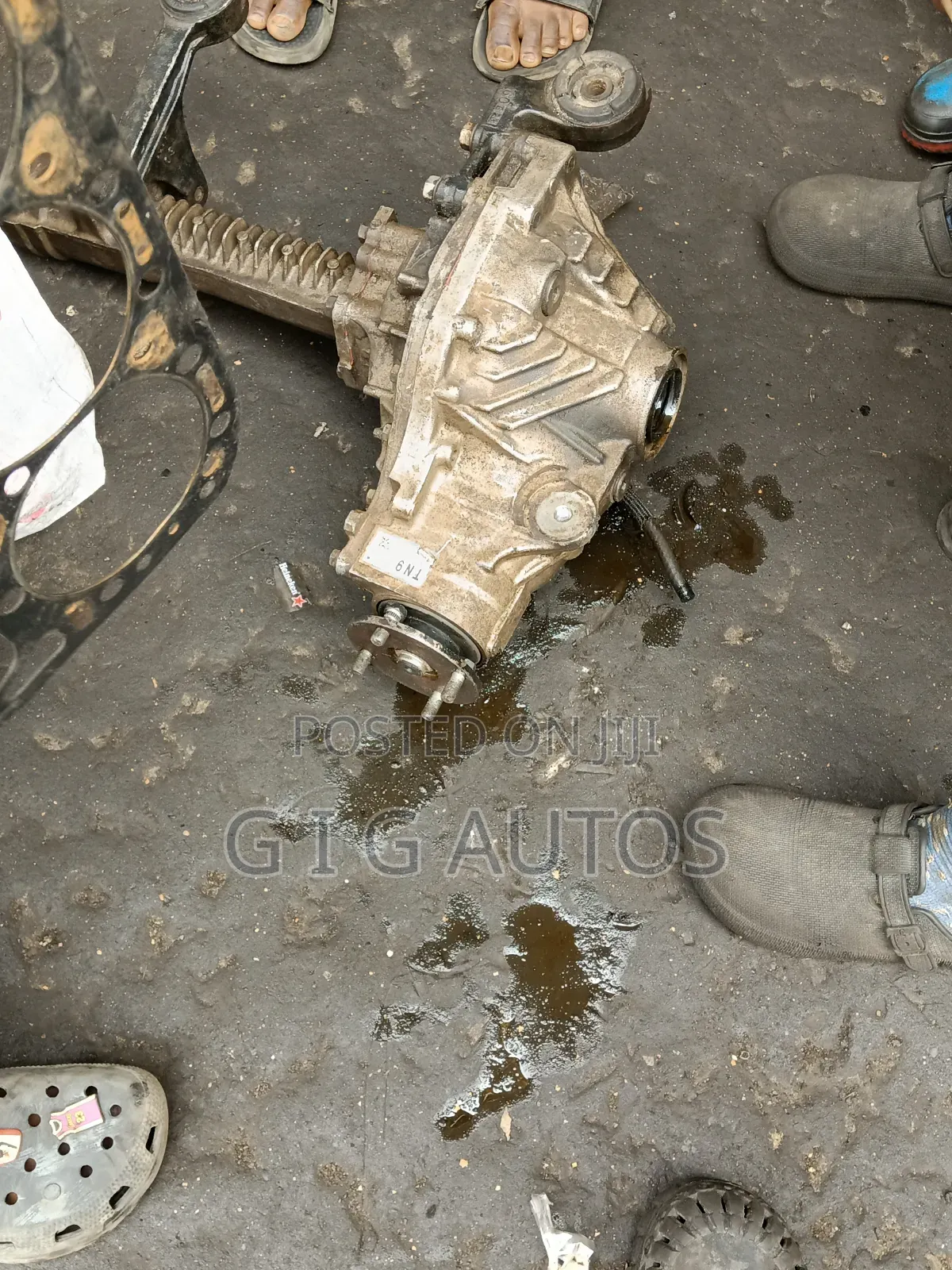 Front Axel (Auxiliary) Toyota Sequoia 2010 to 2015