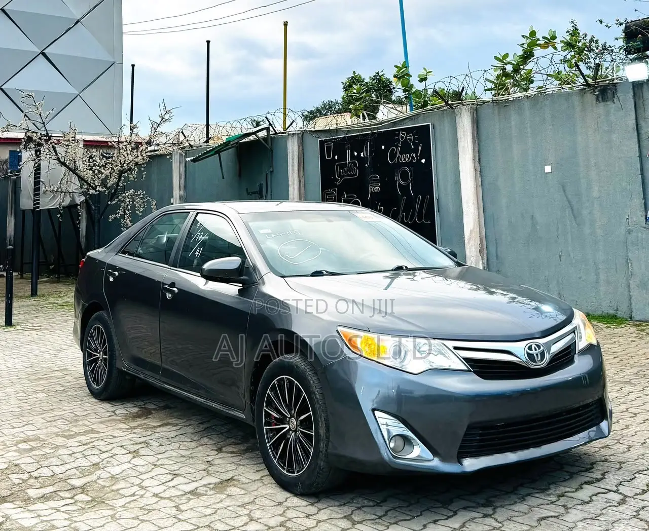Toyota Camry XLE 4dr Sedan (2.5L 4cyl 6A) 2014 Gray