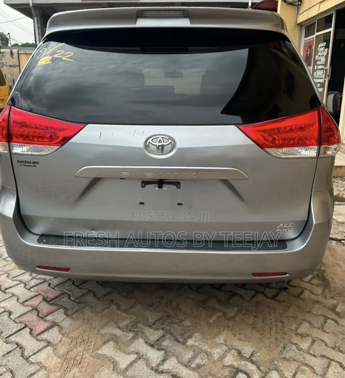 Toyota Sienna XLE 7 Passenger Mobility 2011 Silver