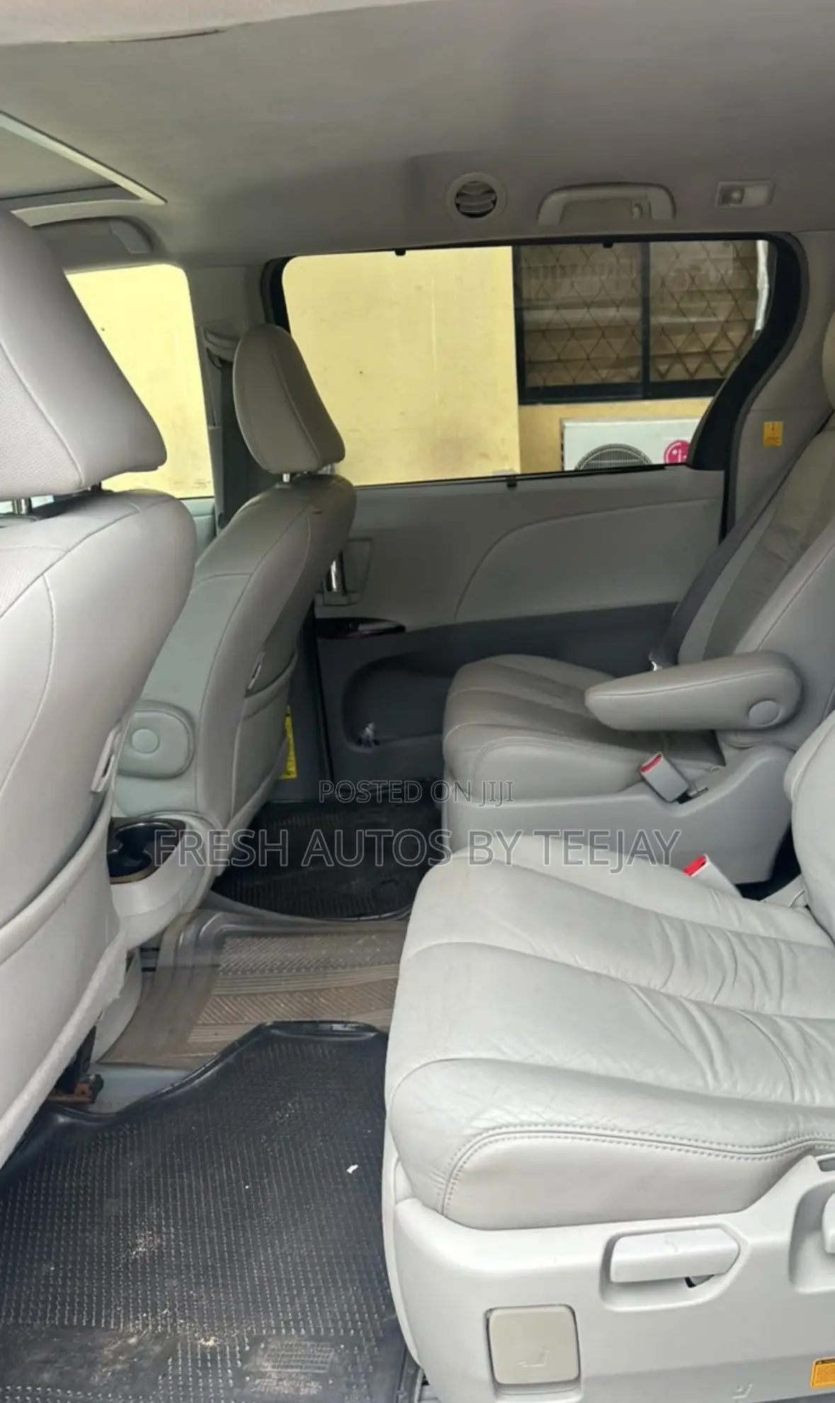 Toyota Sienna XLE 7 Passenger Mobility 2011 Silver