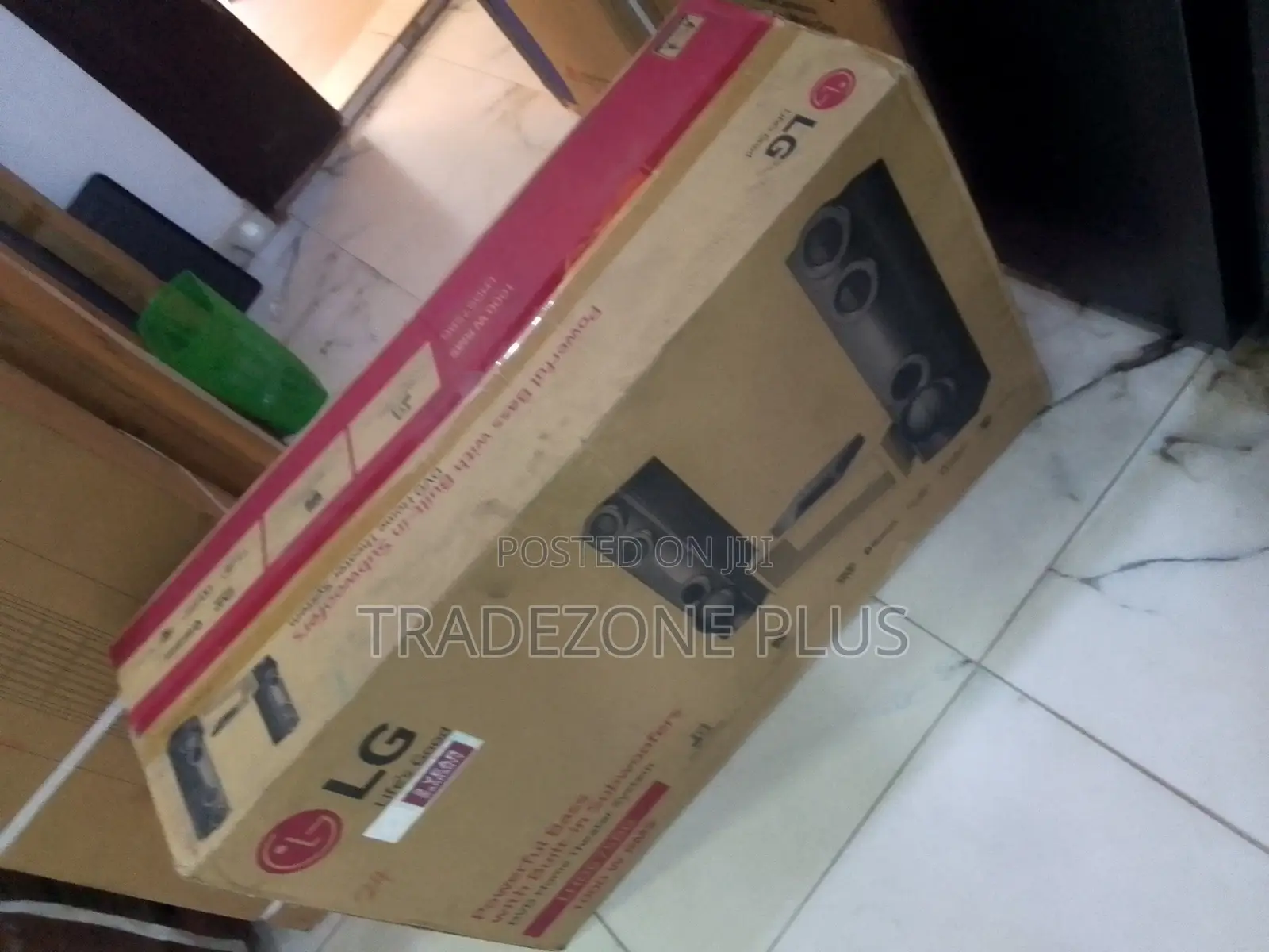LG LHD675BG Multimedia Home Theater System With DVD