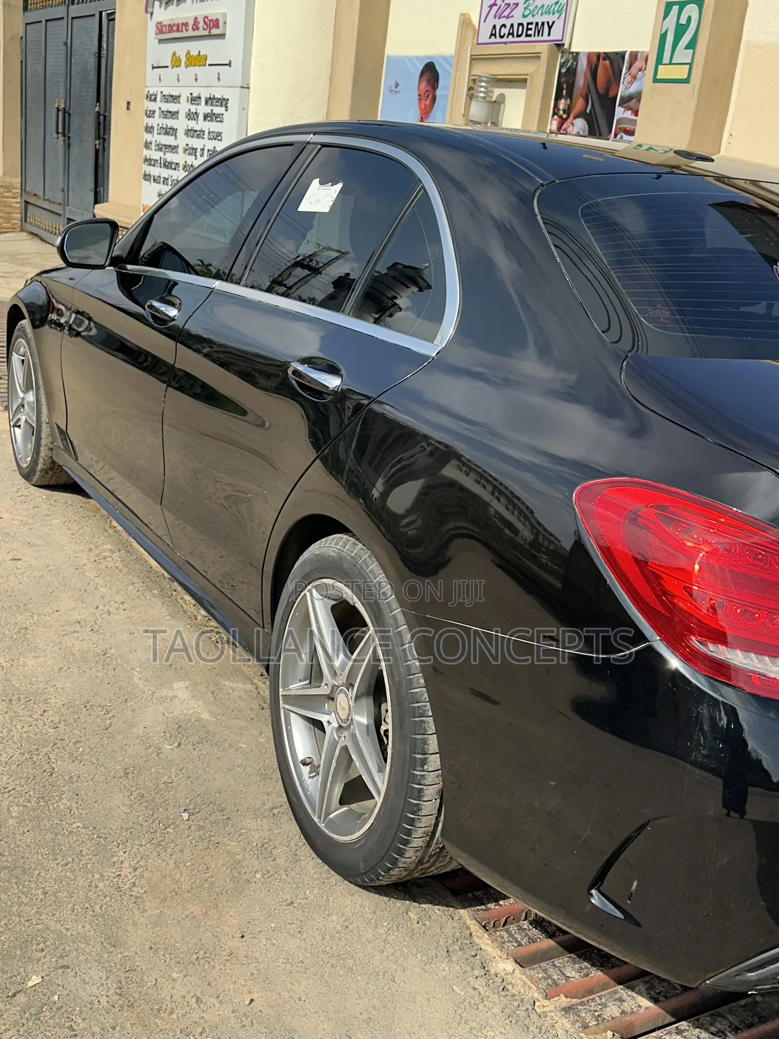 Mercedes-Benz C300 Base AWD 4Matic Sedan (2.0L 4cyl 7A) 2015 Black