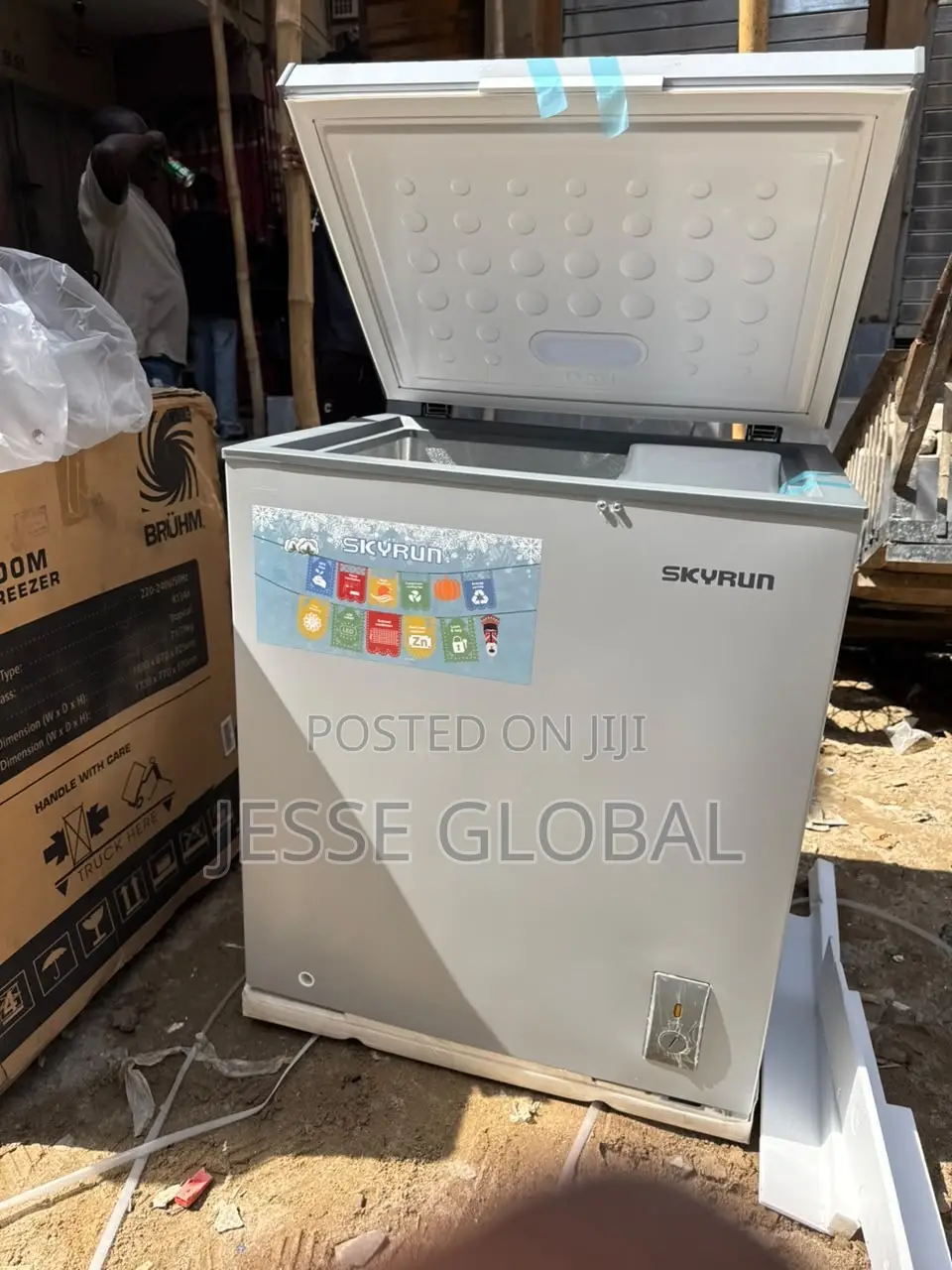 SKYRUN 145L Chest Freezer for Drinks and Food