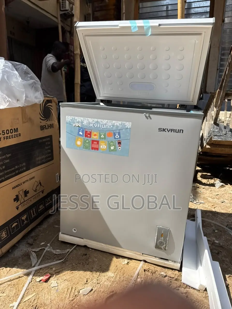SKYRUN 145L Chest Freezer for Drinks and Food