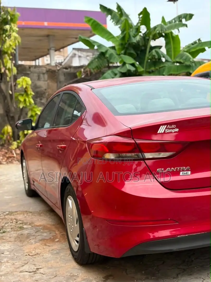 Hyundai Elantra SE 2018 Red