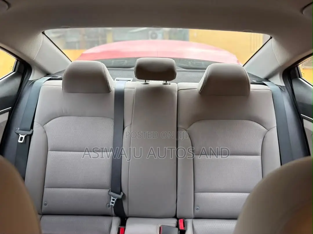 Hyundai Elantra SE 2018 Red
