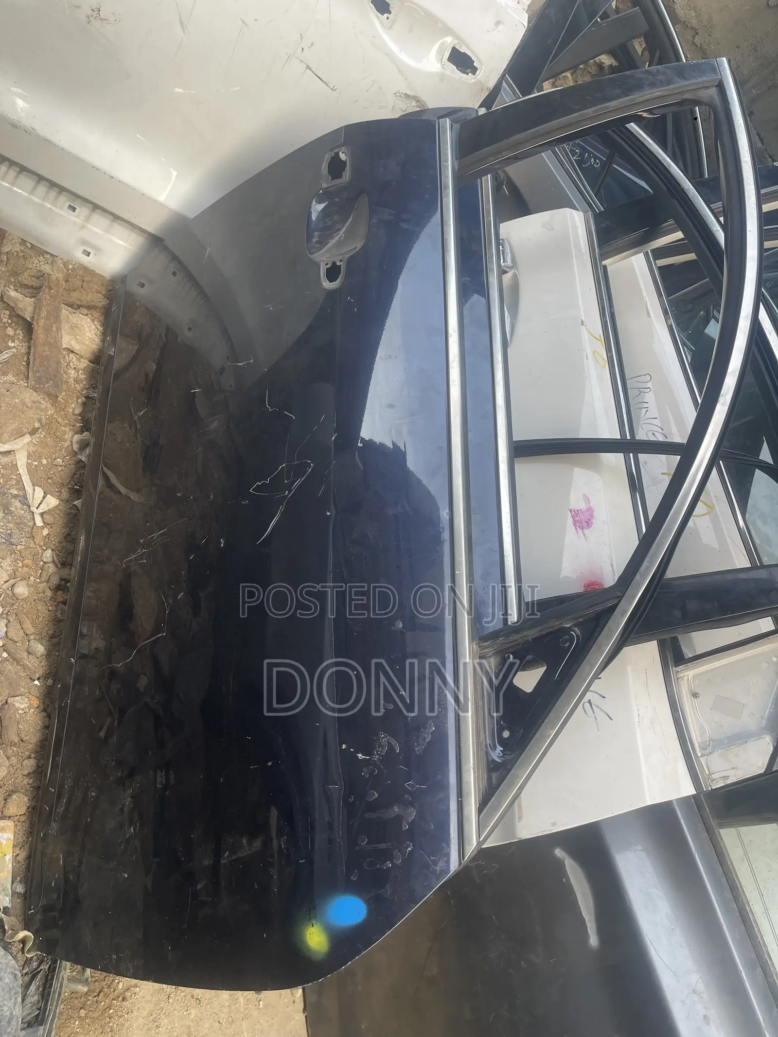 Hyundia Genesis 2014 Empty Doors