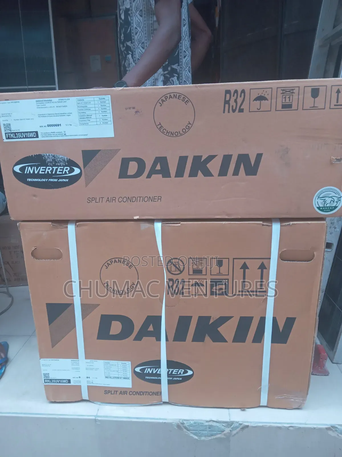 Daikin Split Unit 1.5hp Inverter.