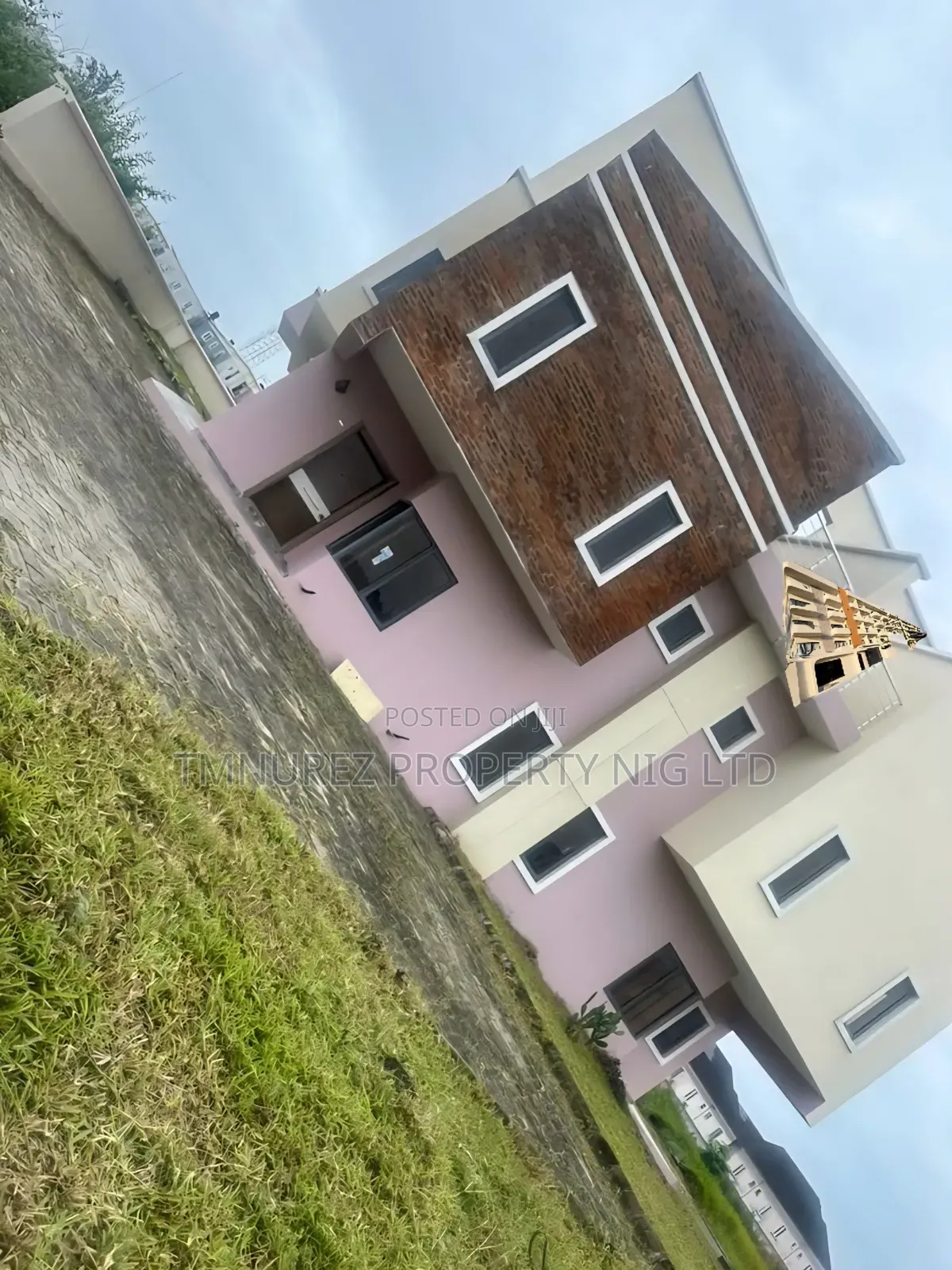4bdrm Duplex in Ikota for rent