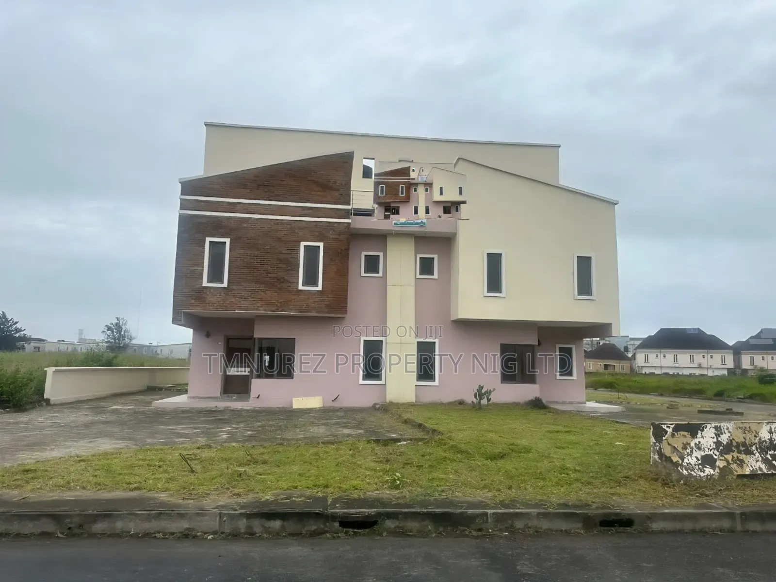 4bdrm Duplex in Ikota for rent