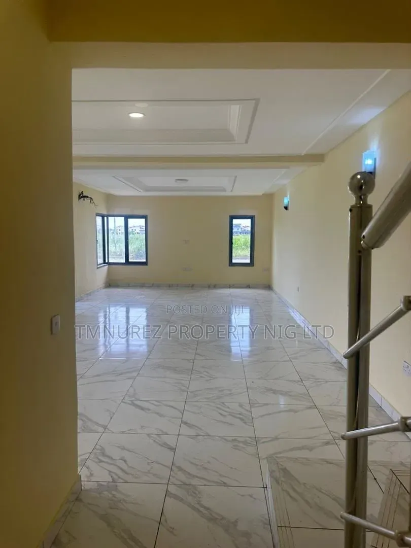 4bdrm Duplex in Ikota for rent