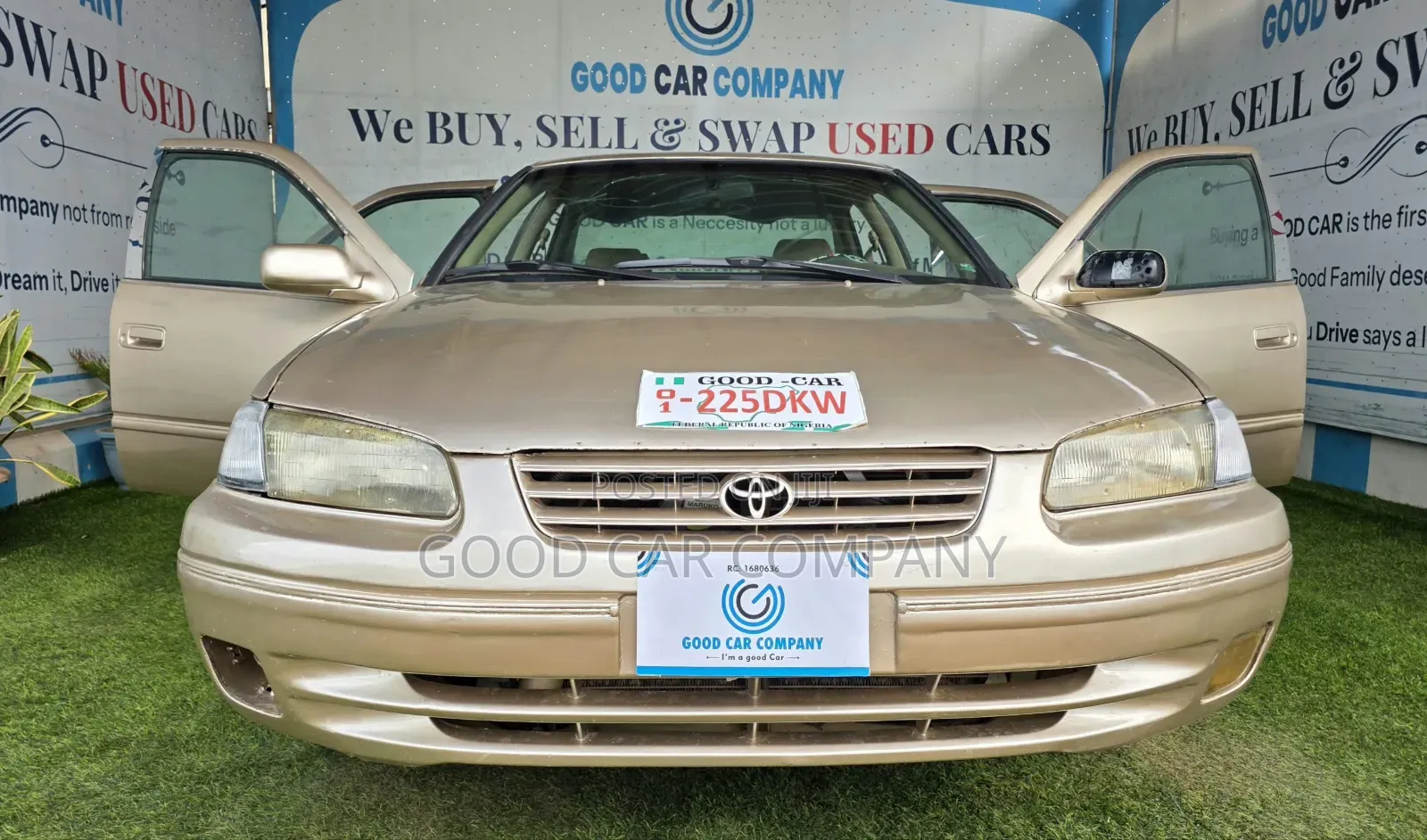 Toyota Camry Automatic 1999 Gold