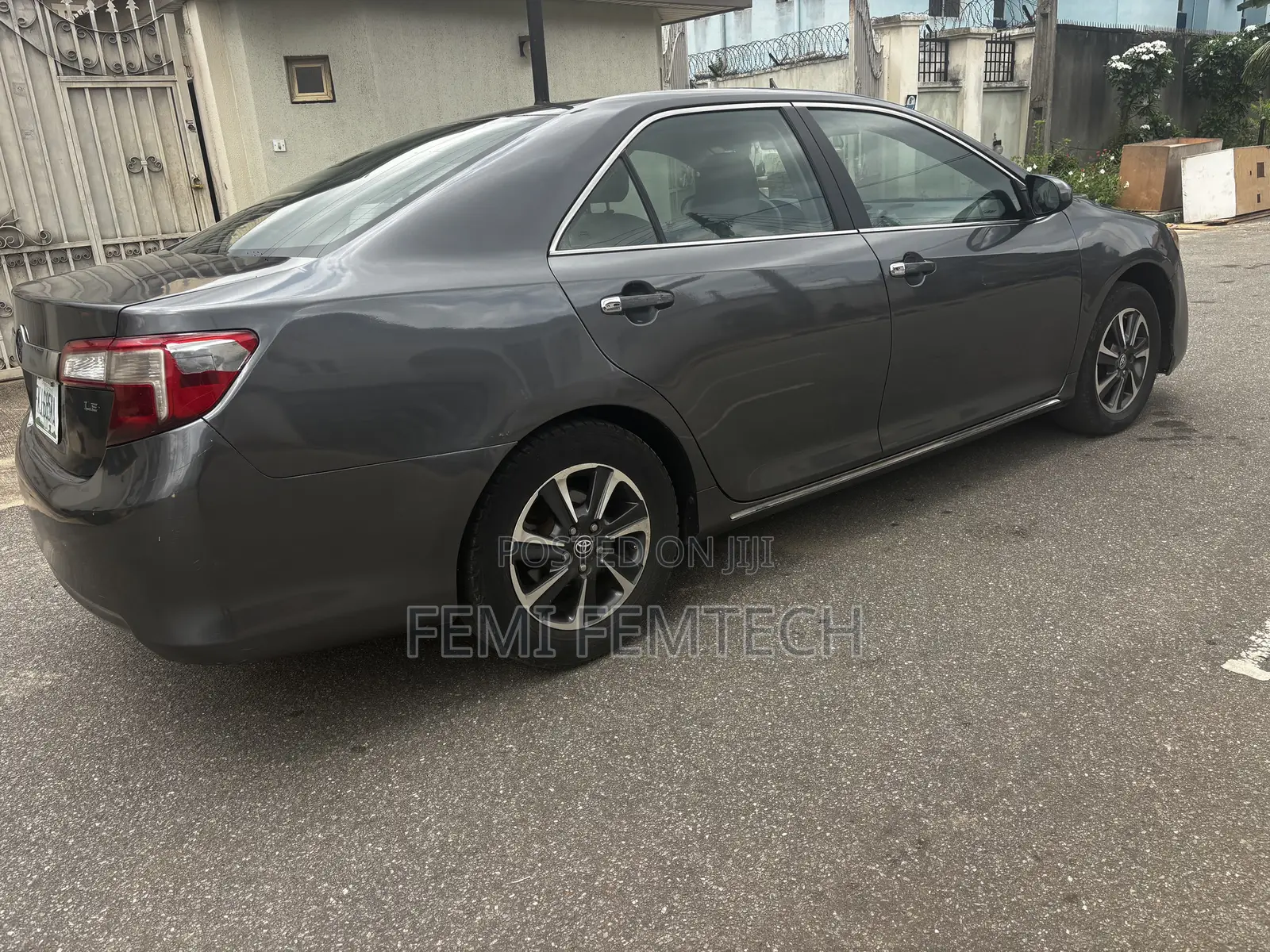 Toyota Camry LE 4dr Sedan (2.5L 4cyl 6A) 2013 Gray