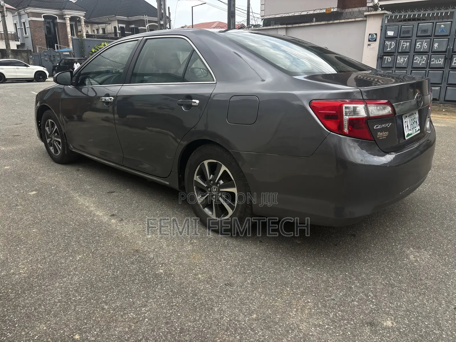 Toyota Camry LE 4dr Sedan (2.5L 4cyl 6A) 2013 Gray