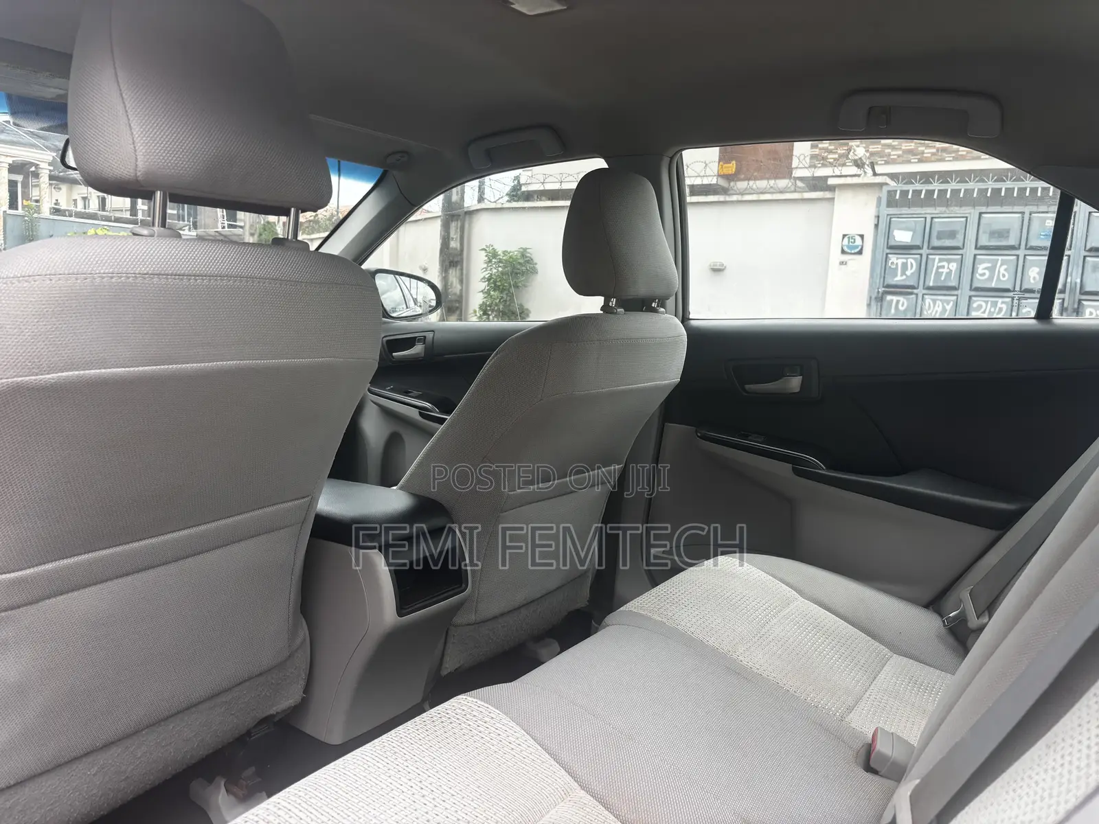 Toyota Camry LE 4dr Sedan (2.5L 4cyl 6A) 2013 Gray