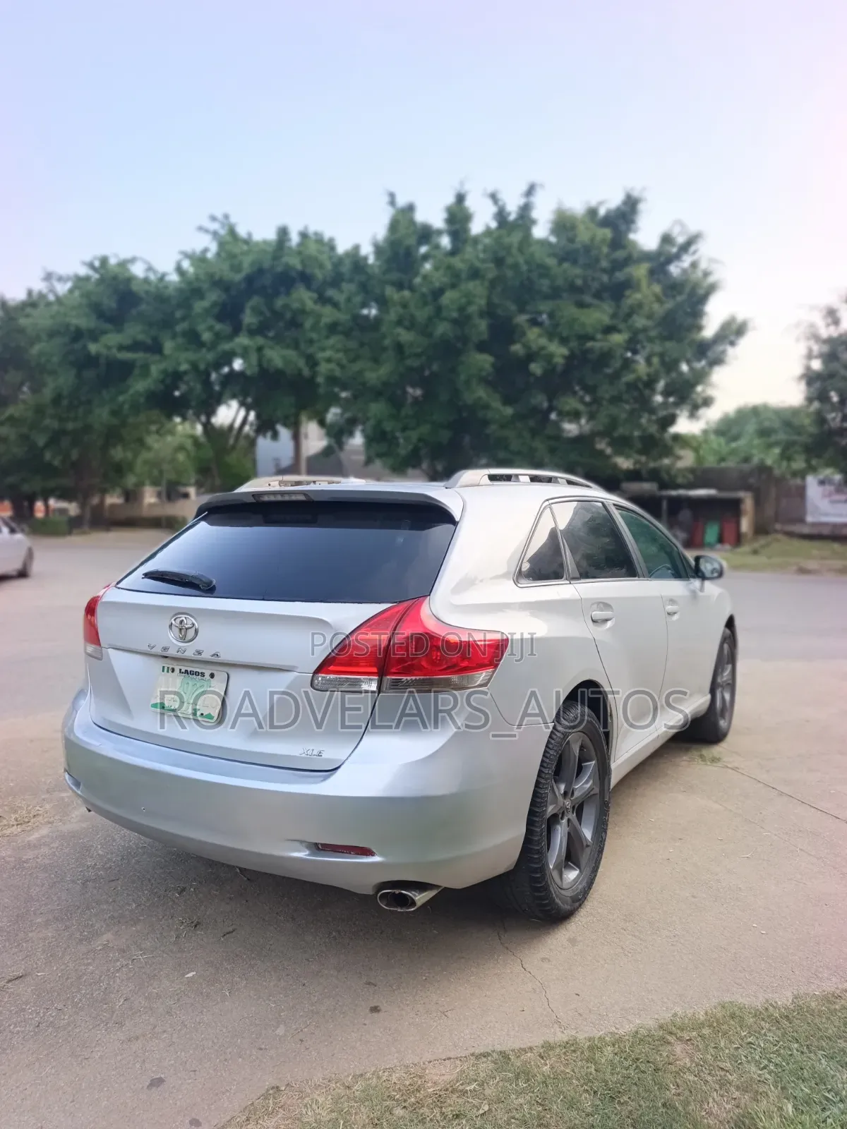 Toyota Venza XLE 2011 Silver