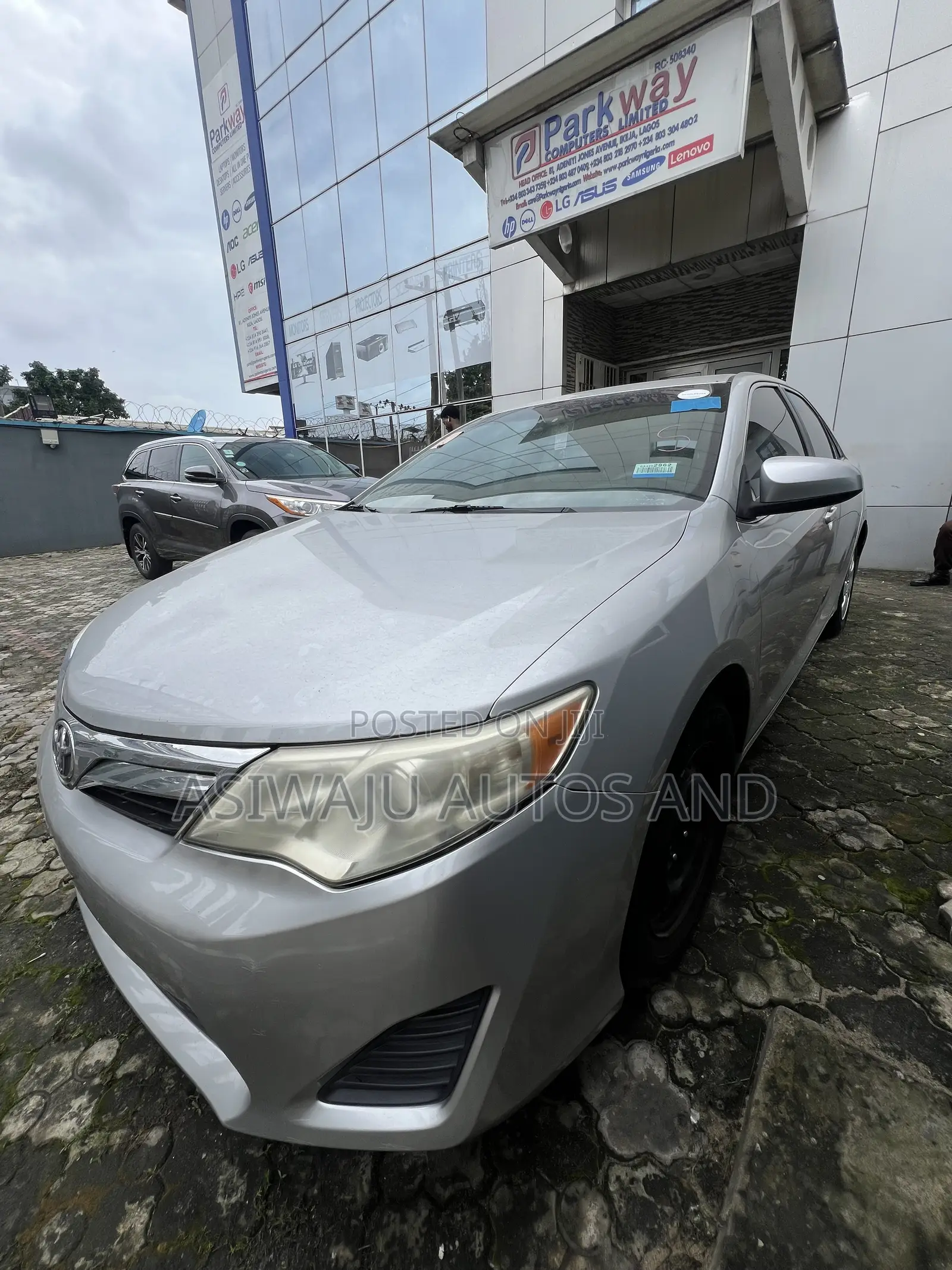 Toyota Camry LE 4dr Sedan (2.5L 4cyl 6A) 2012 Silver