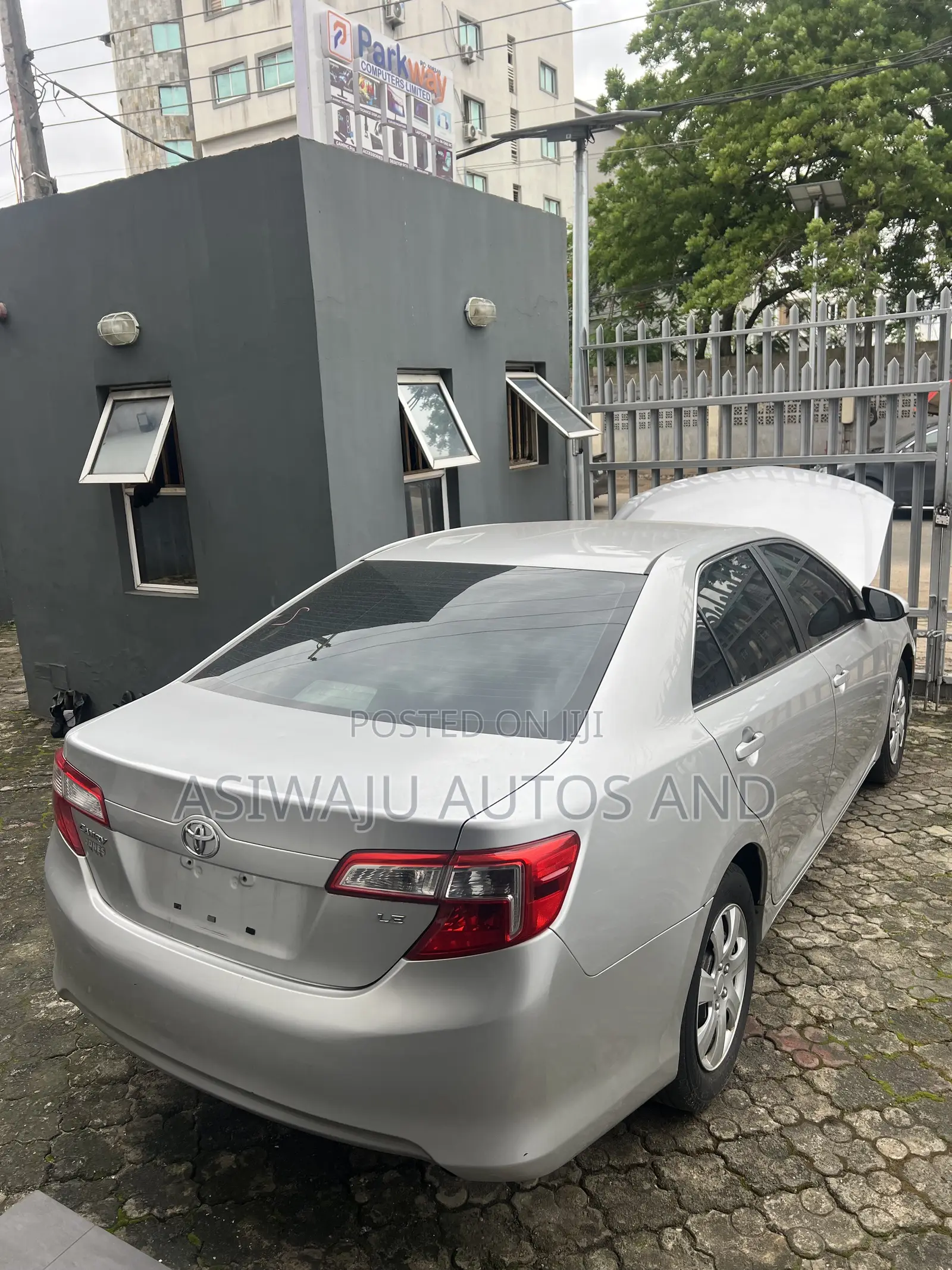 Toyota Camry LE 4dr Sedan (2.5L 4cyl 6A) 2012 Silver