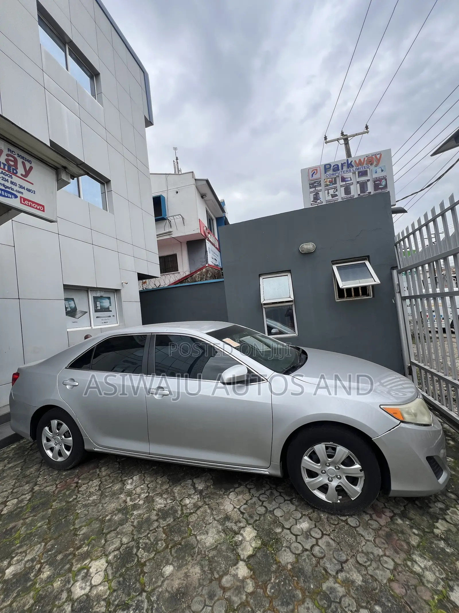 Toyota Camry LE 4dr Sedan (2.5L 4cyl 6A) 2012 Silver