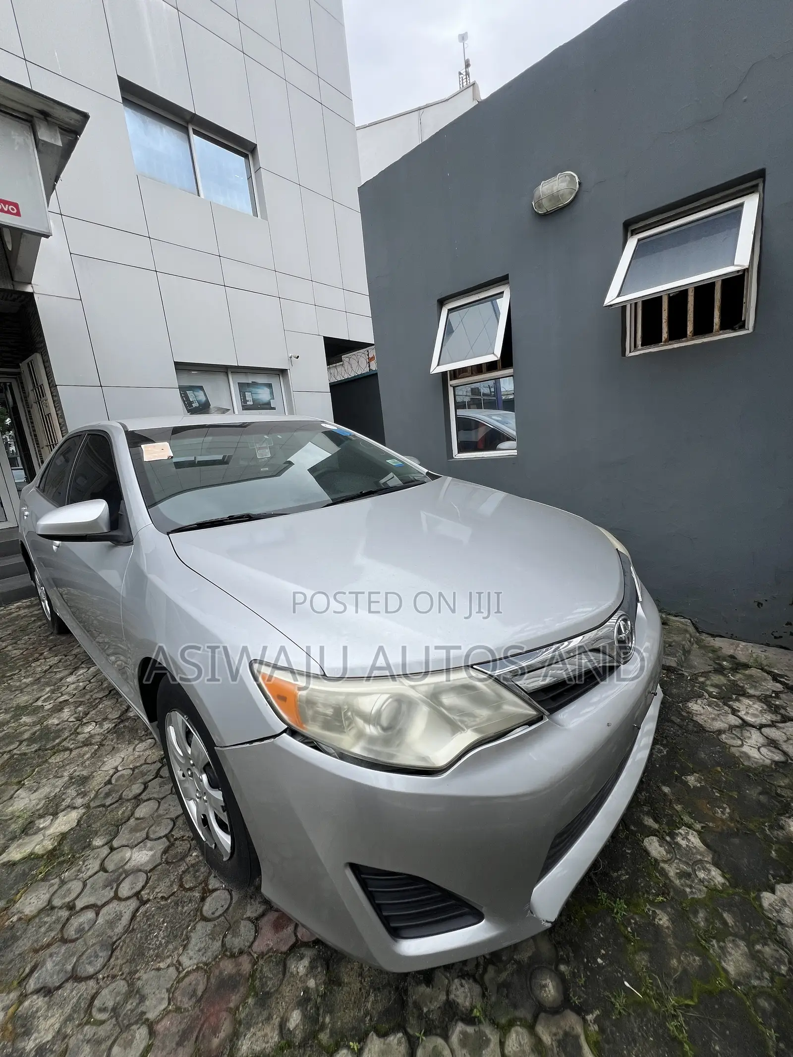 Toyota Camry LE 4dr Sedan (2.5L 4cyl 6A) 2012 Silver