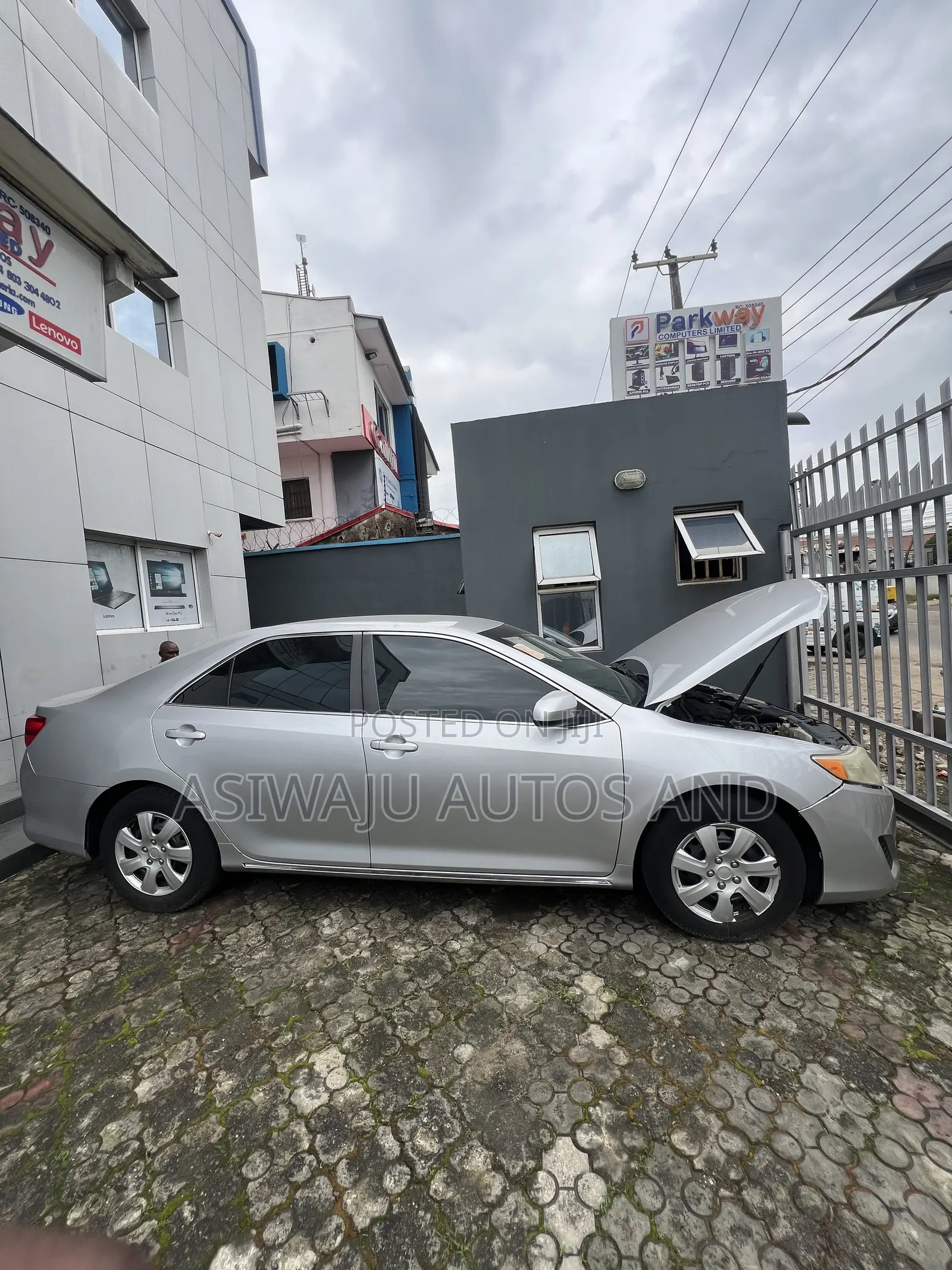 Toyota Camry LE 4dr Sedan (2.5L 4cyl 6A) 2012 Silver