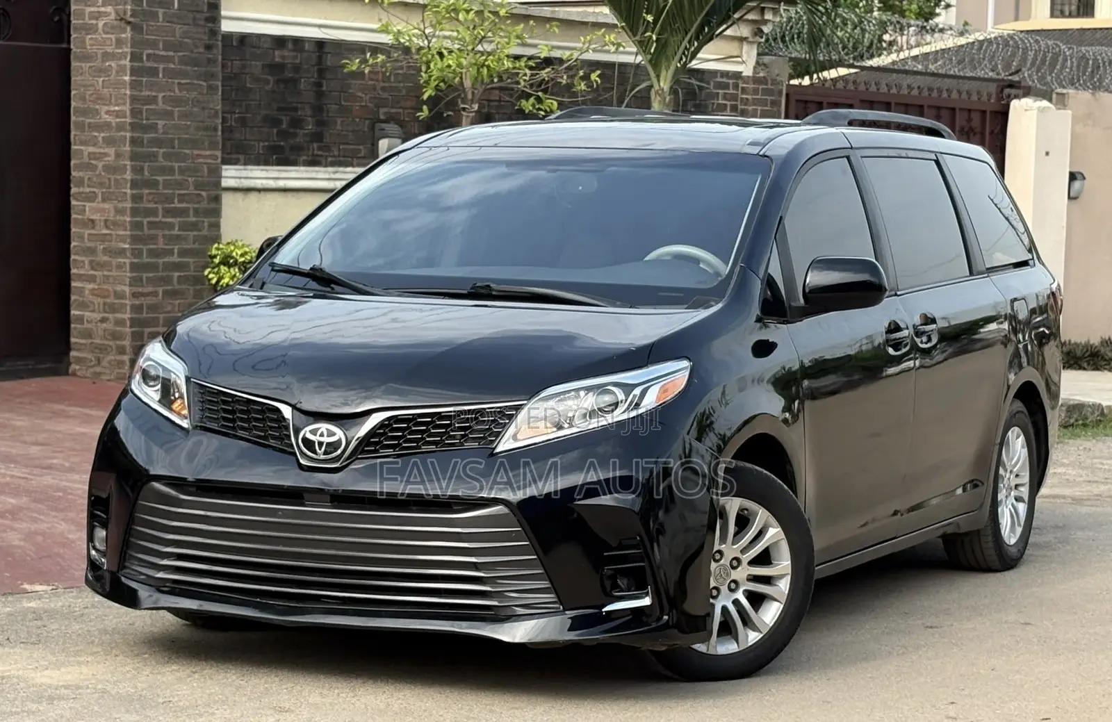 Toyota Sienna 2012 Black