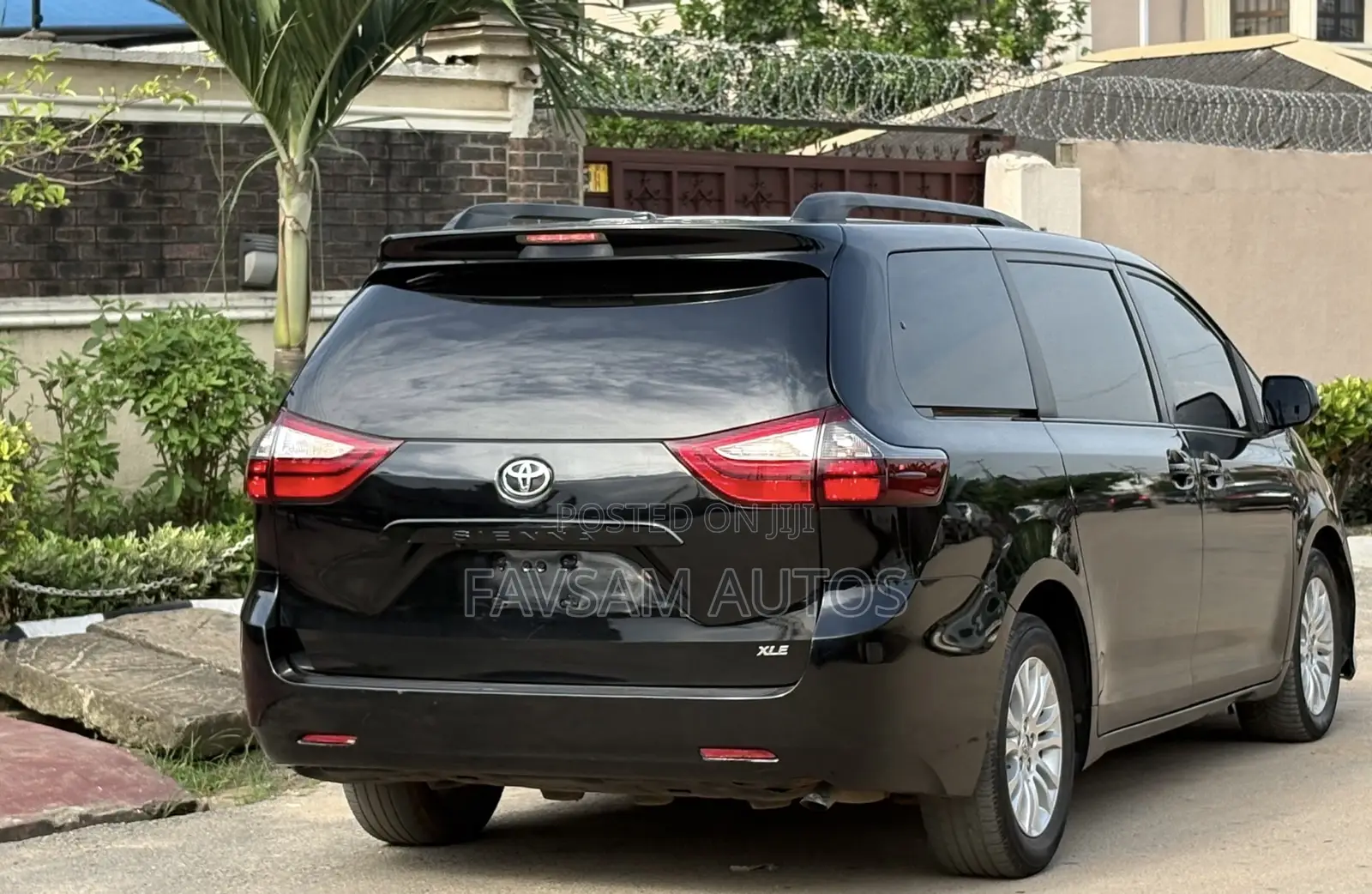 Toyota Sienna 2012 Black