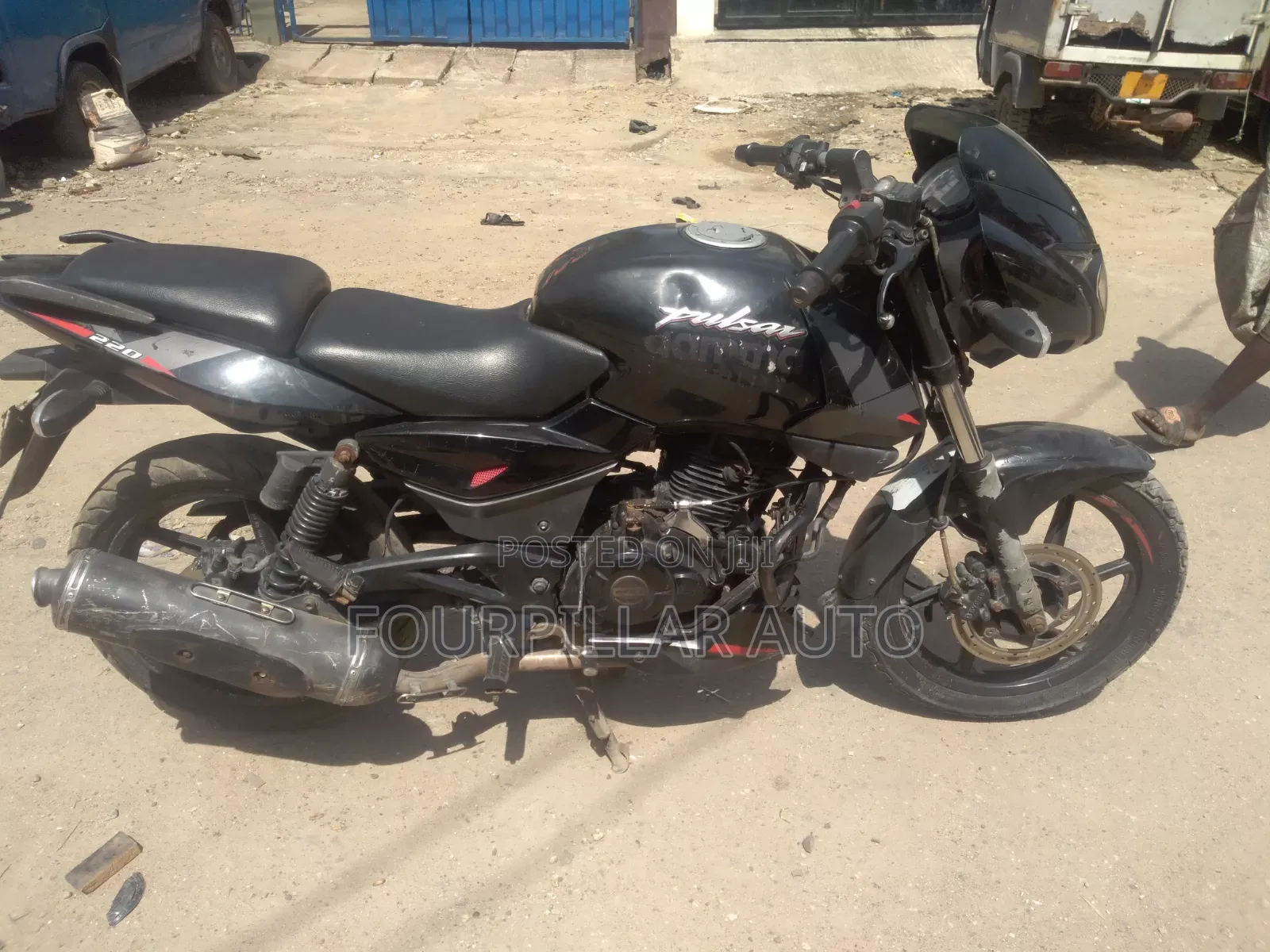 Bajaj Pulsar 220 F 2025 Black