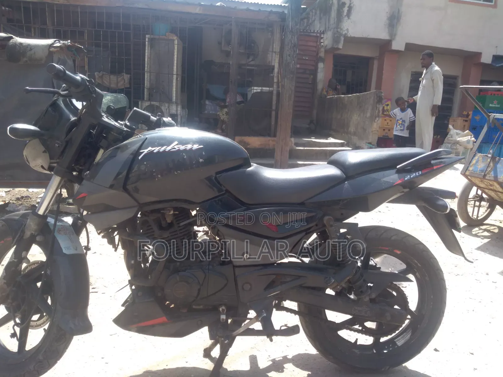 Bajaj Pulsar 220 F 2025 Black