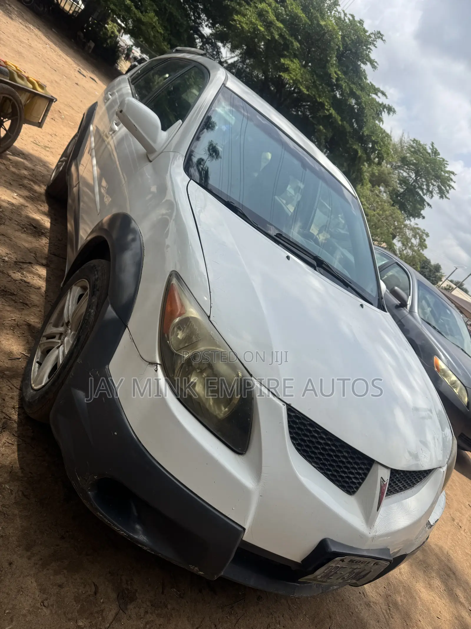 Pontiac Vibe Automatic 2003 White