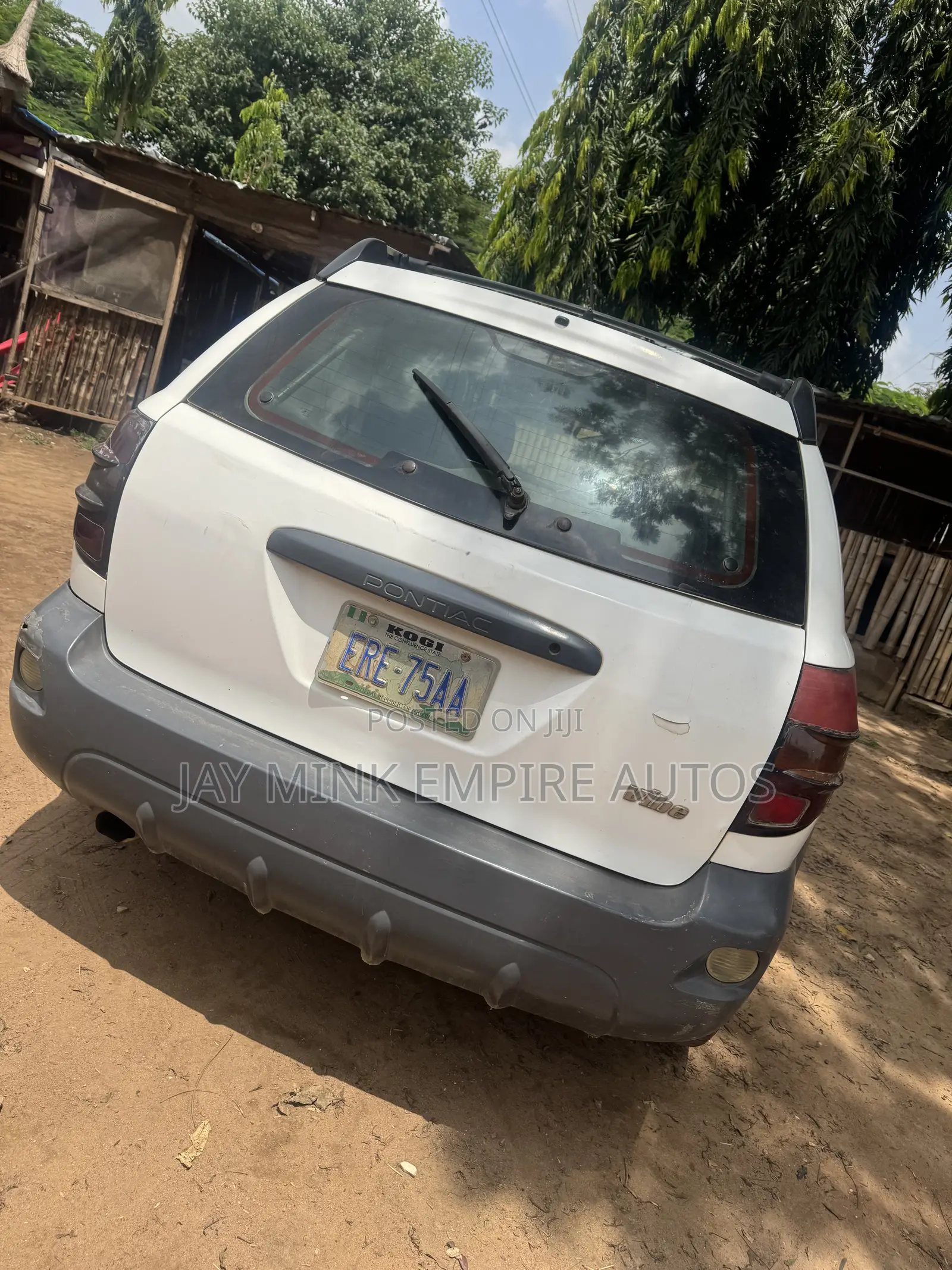 Pontiac Vibe Automatic 2003 White