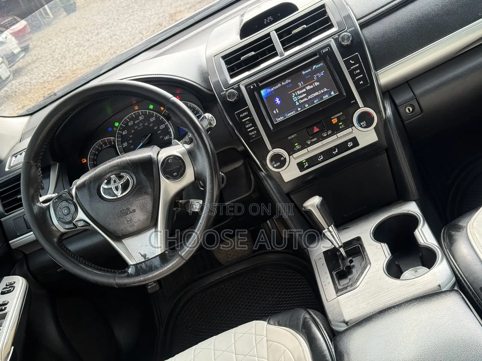 Toyota Camry SE 4dr Sedan (2.5L 4cyl 6A) 2013