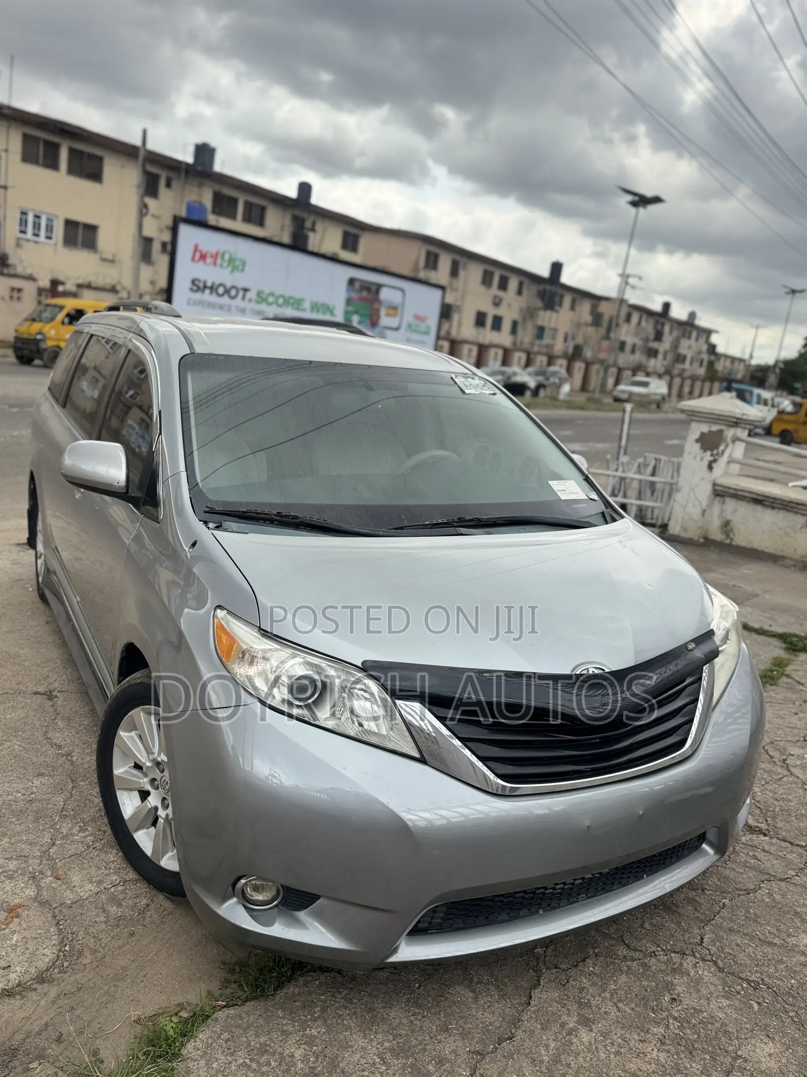 Toyota Sienna LE 8-Passenger 4dr Minivan (3.5L 6cyl 6A) 2014 Silver