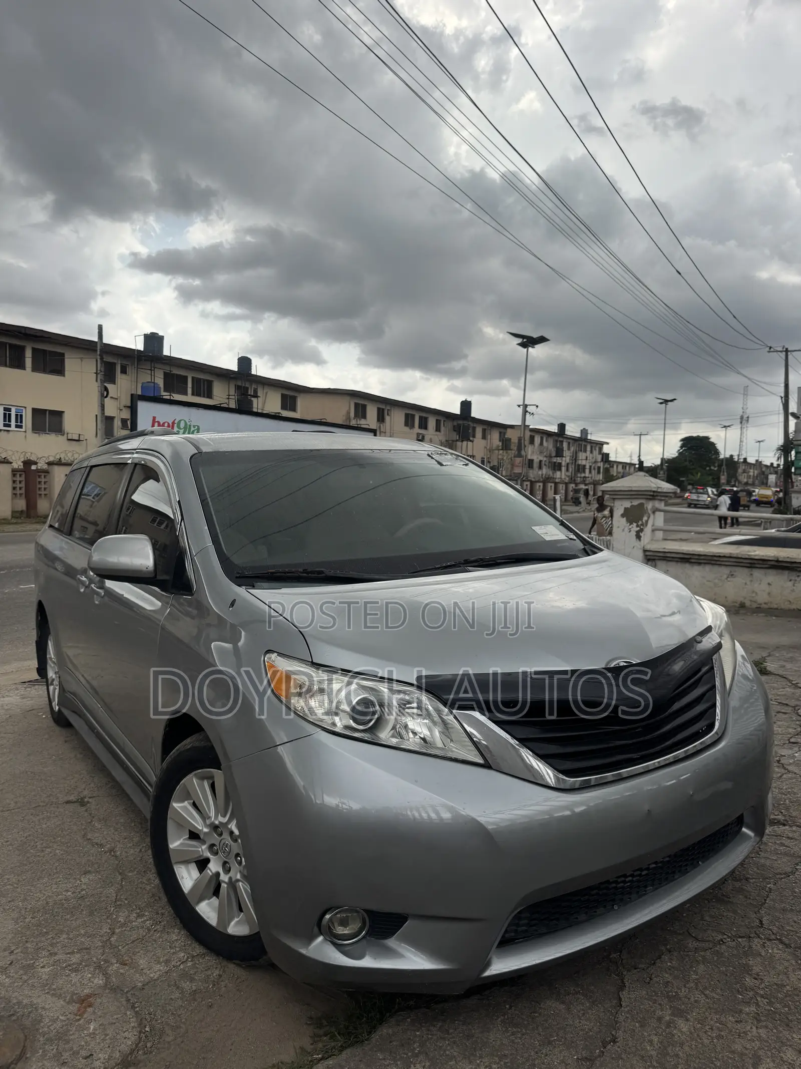 Toyota Sienna LE 8-Passenger 4dr Minivan (3.5L 6cyl 6A) 2014 Silver