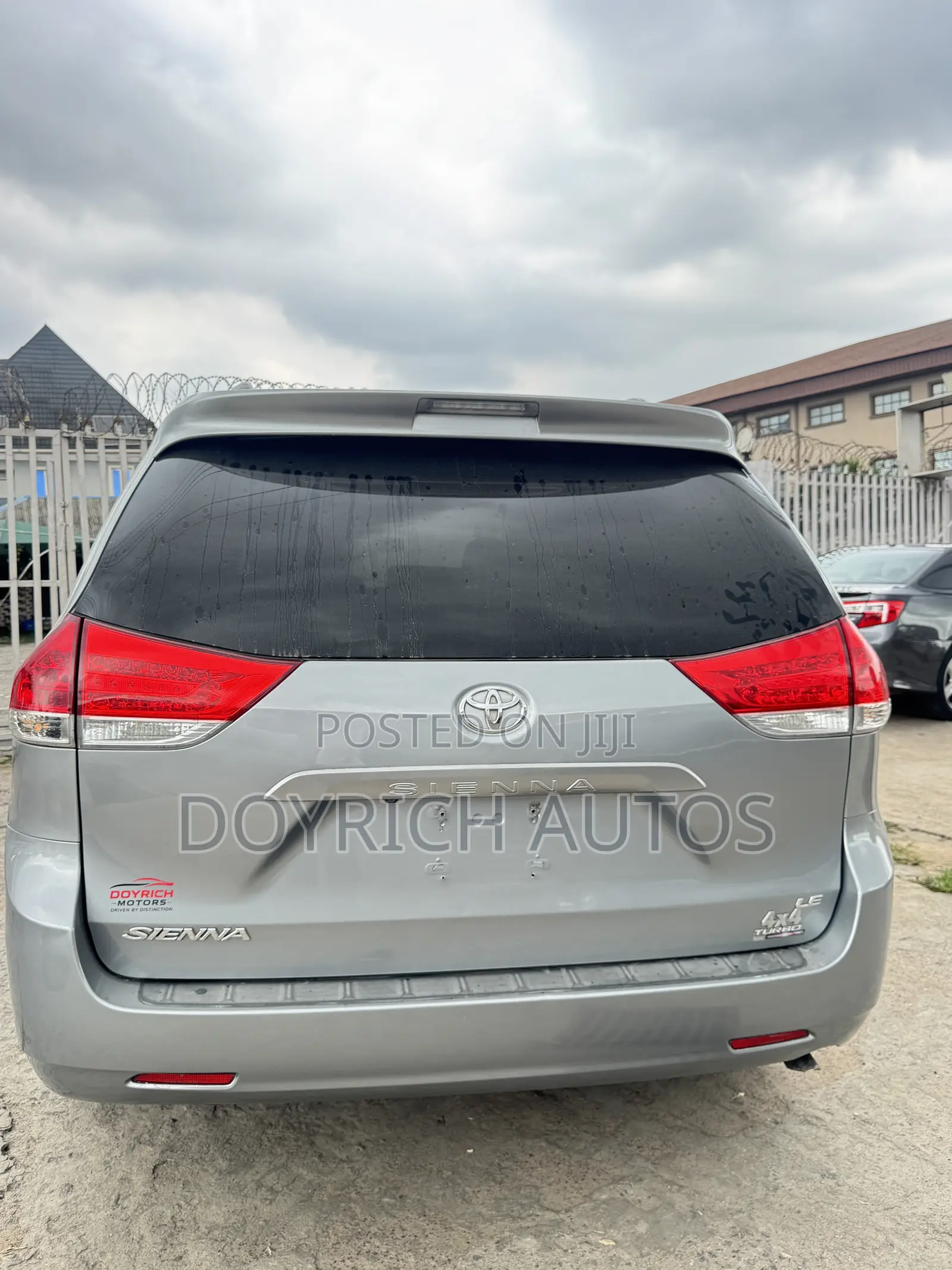 Toyota Sienna LE 8-Passenger 4dr Minivan (3.5L 6cyl 6A) 2014 Silver