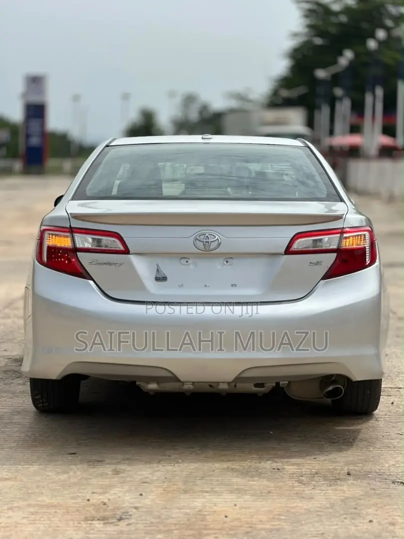 Toyota Camry SE 4dr Sedan (2.5L 4cyl 6A) 2013 Silver