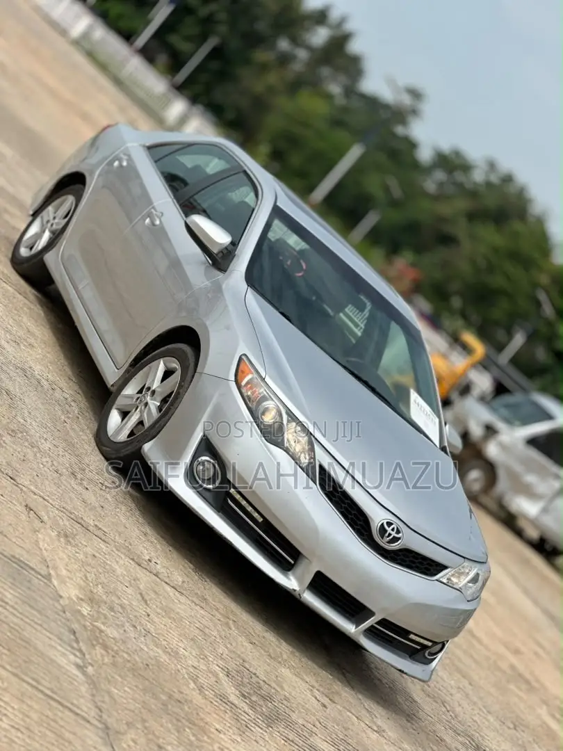 Toyota Camry SE 4dr Sedan (2.5L 4cyl 6A) 2013 Silver