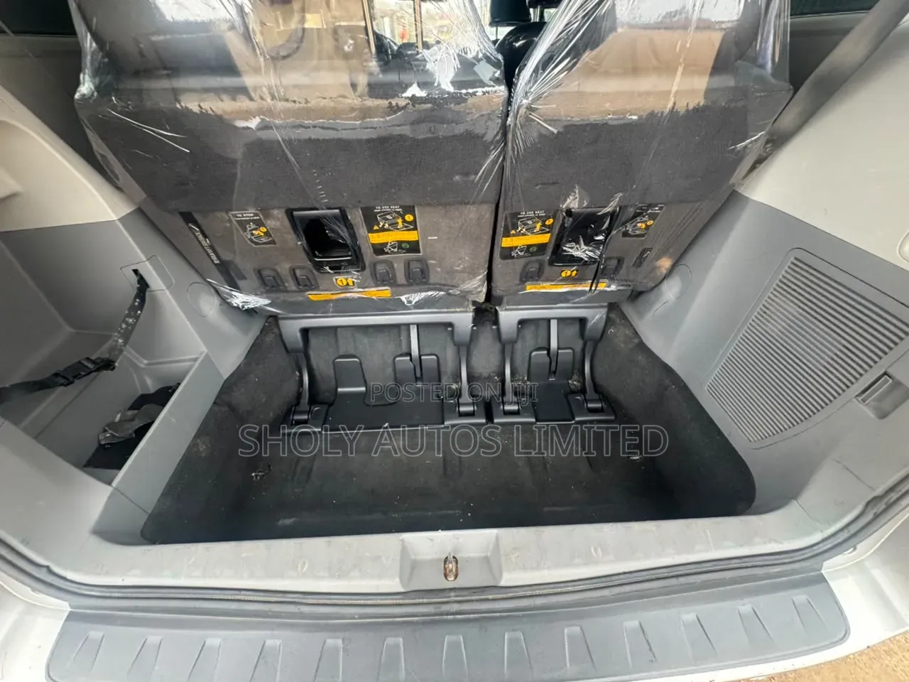 Toyota Sienna SE 8 Passenger 2011 Silver