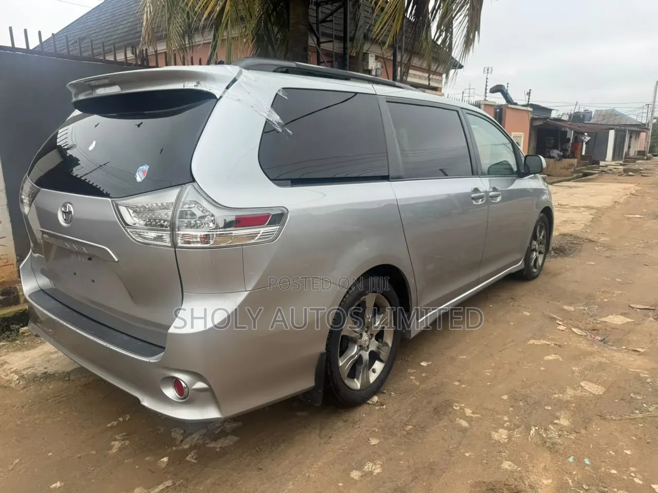 Toyota Sienna SE 8 Passenger 2011 Silver