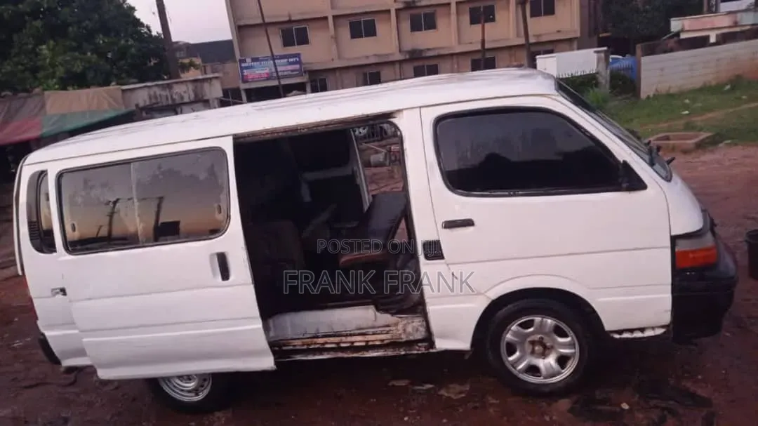 Toyota HiAce 2002 White
