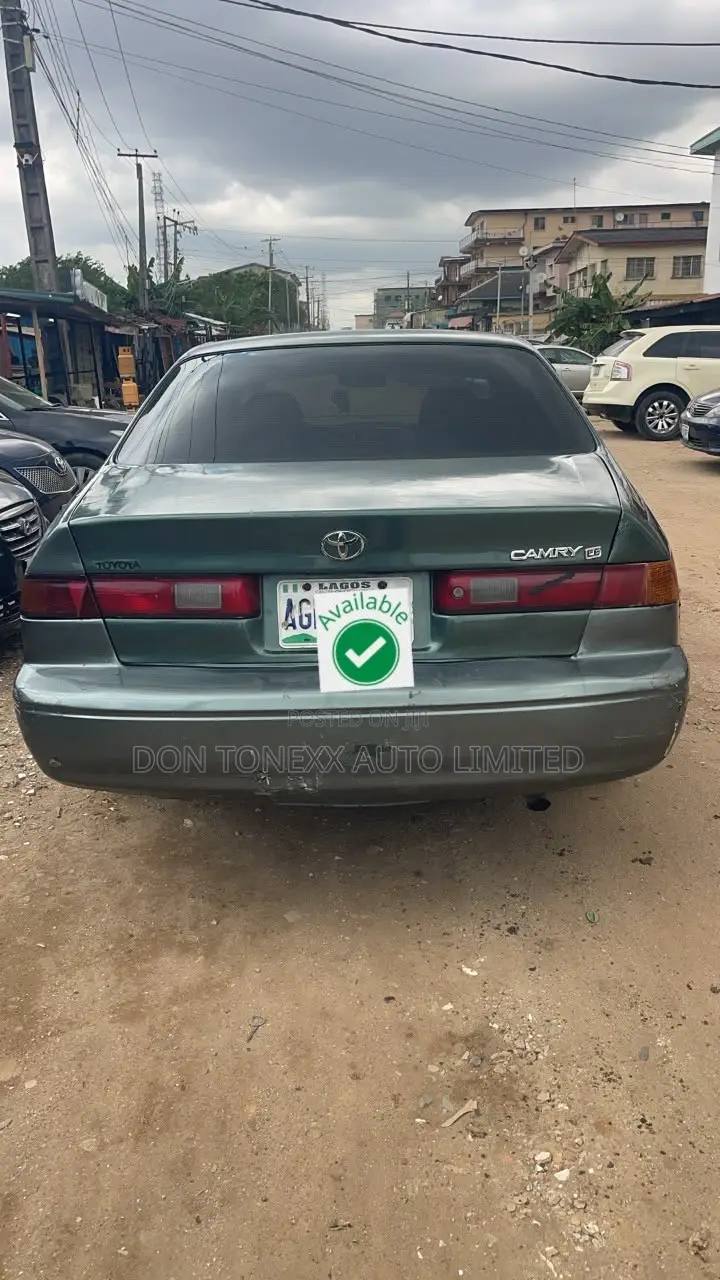 Toyota Camry LE 4dr Sedan (2.2L 4cyl 4A) 2000 Green