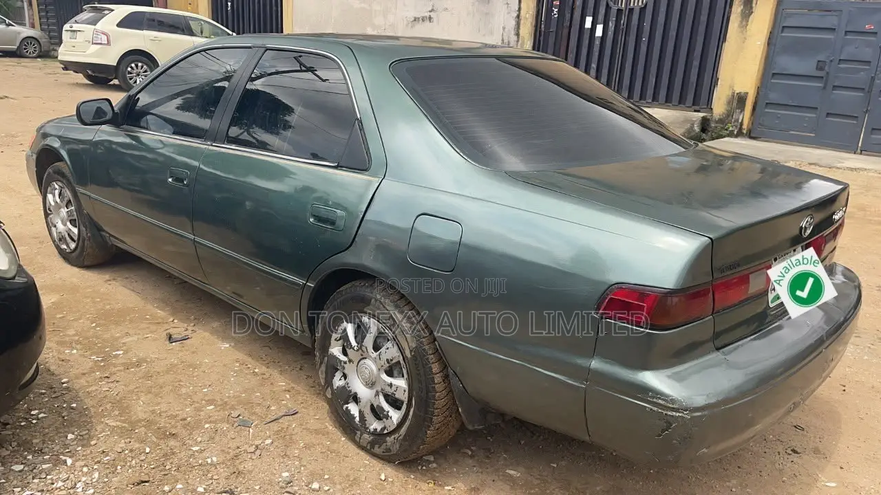 Toyota Camry LE 4dr Sedan (2.2L 4cyl 4A) 2000 Green