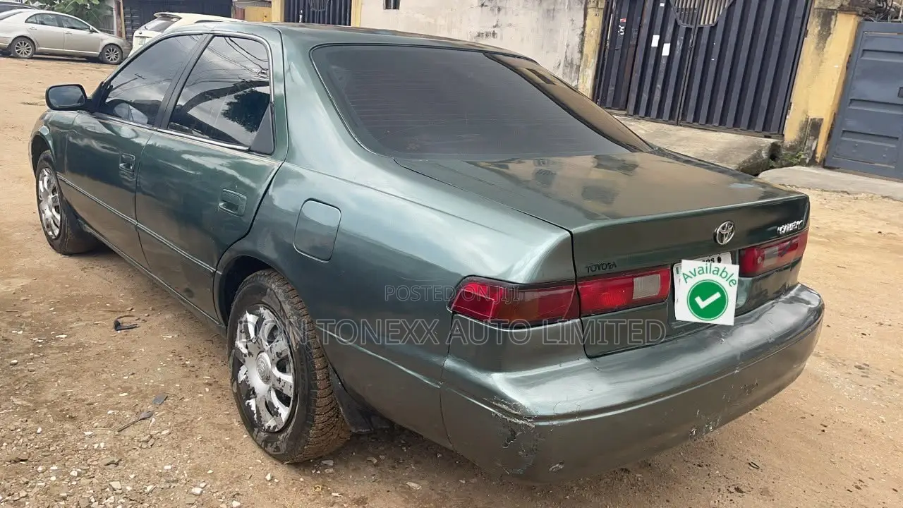 Toyota Camry LE 4dr Sedan (2.2L 4cyl 4A) 2000 Green