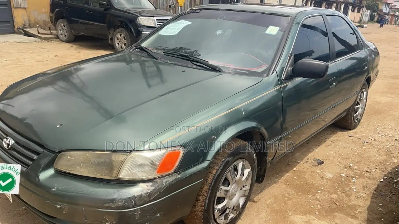 Toyota Camry LE 4dr Sedan (2.2L 4cyl 4A) 2000 Green