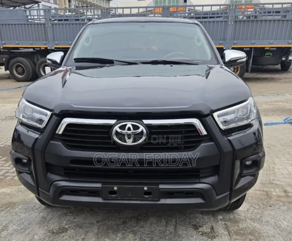 Toyota Hilux SR 4x4 2014 Black