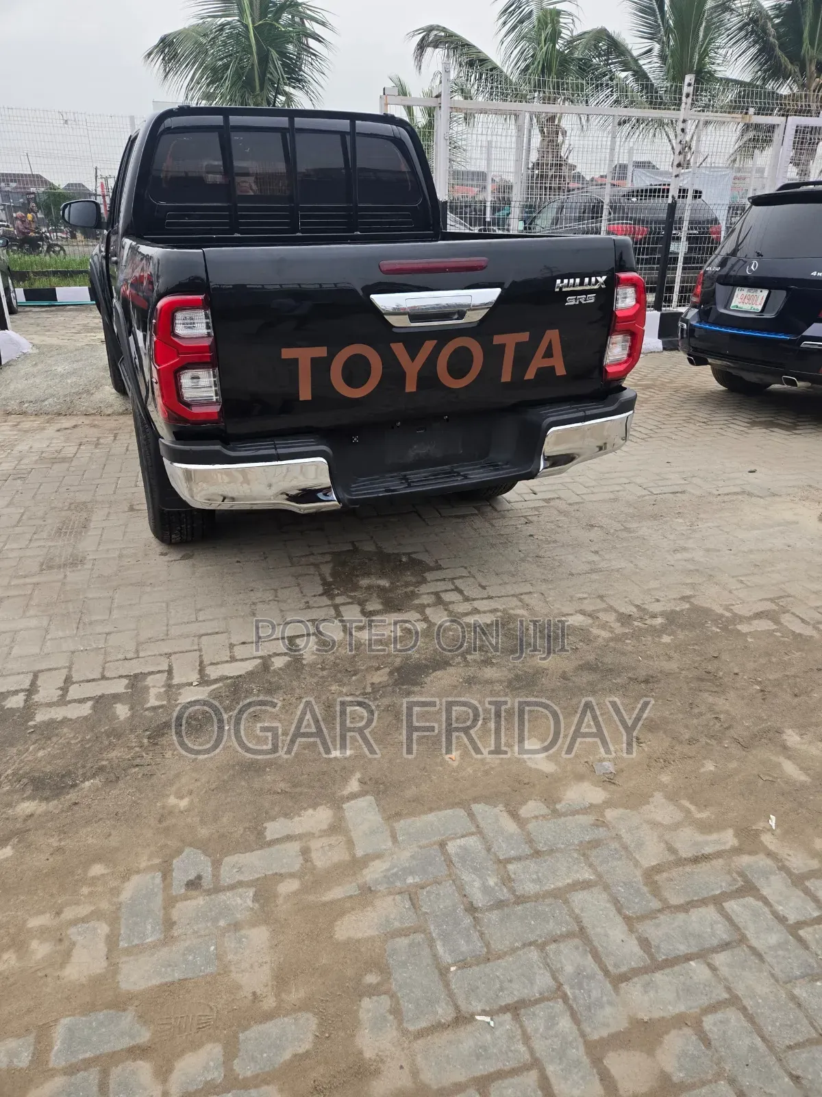 Toyota Hilux SR 4x4 2014 Black