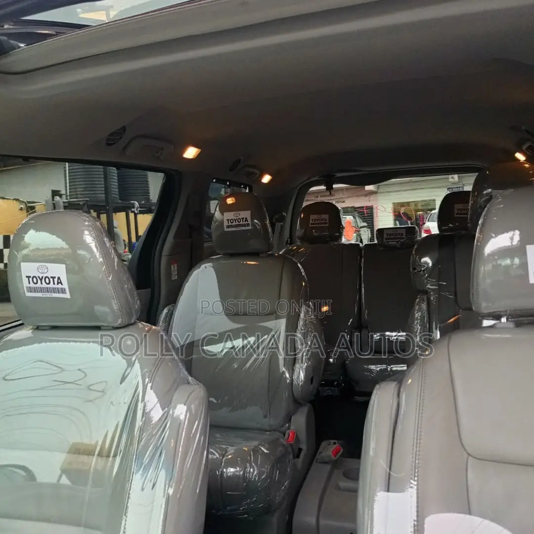 Toyota Sienna XLE 7 Passenger (3.5L 6cyl 6A) 2016 Burgundy