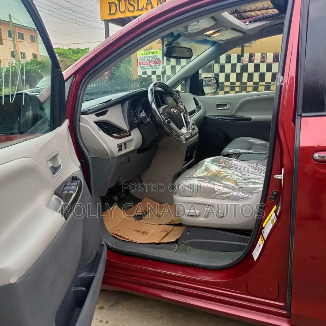 Toyota Sienna XLE 7 Passenger (3.5L 6cyl 6A) 2016 Burgundy